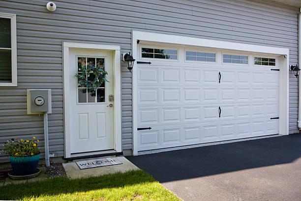 24/7 Emergency Garage Door Panel Replacement experts in Bellevue, IA